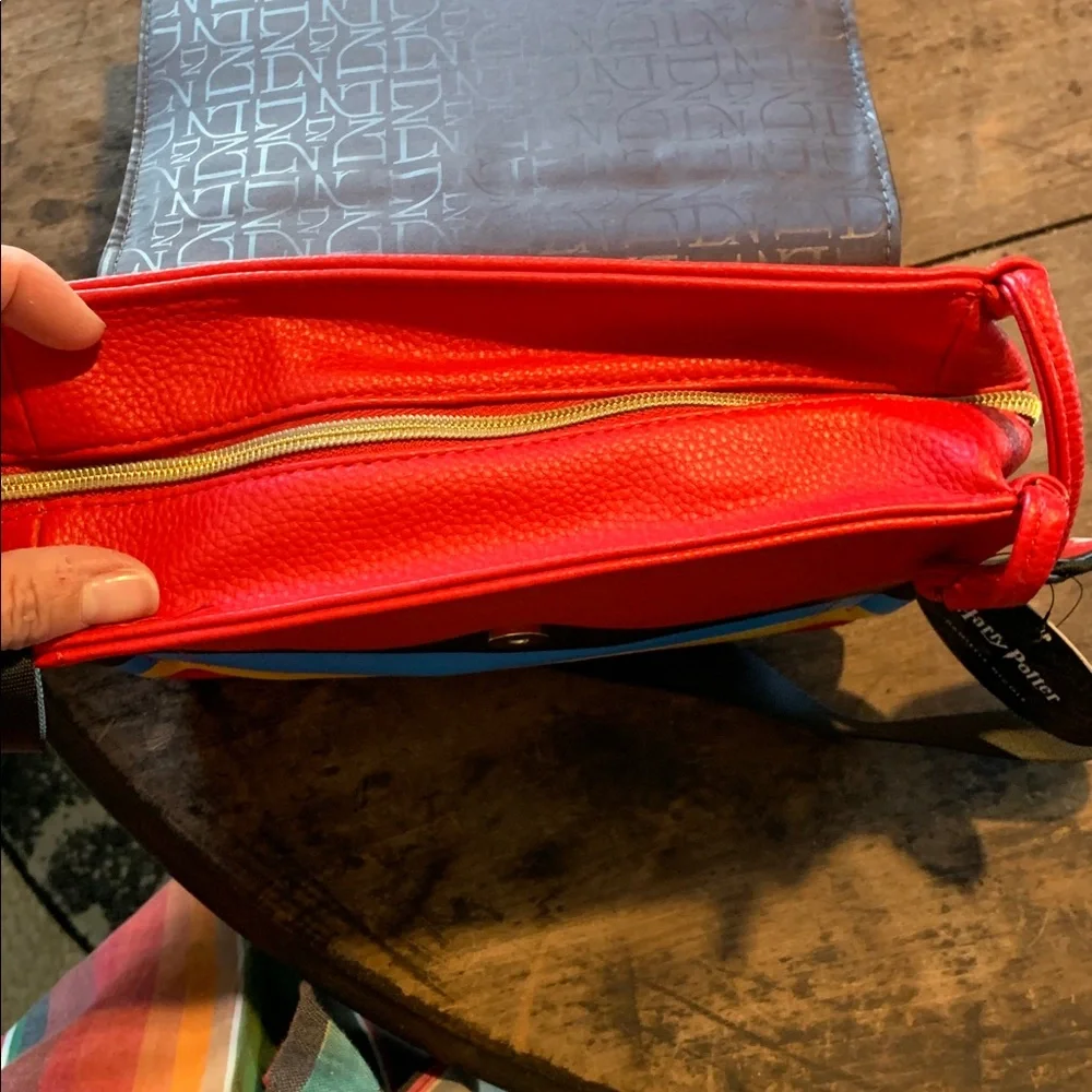 NWT Danielle Nicole Black and Red Lion Crossbody Bag - Gryffindor Shoulder Bag - Picture 8 of 13